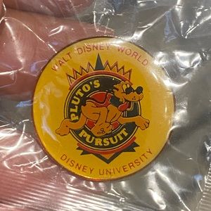 Vintage Disney Pluto’s Pursuit University Pin